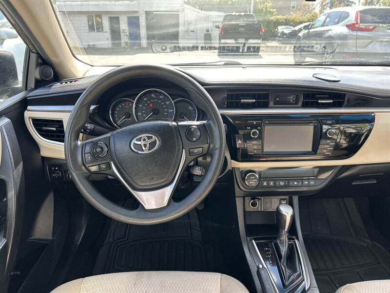 Used 2015 Toyota Corolla LE FWD image 10