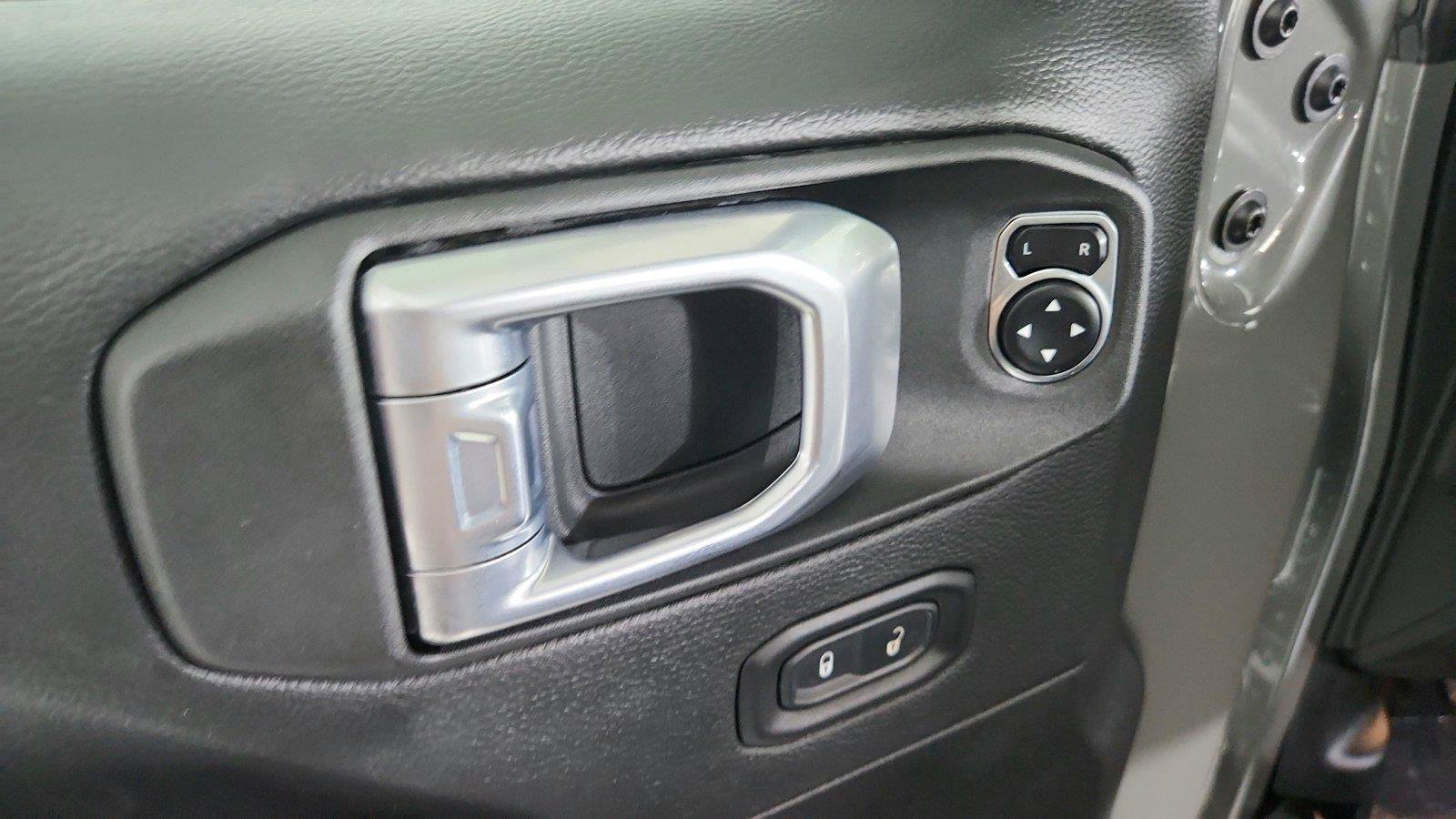 Used 2021 Jeep Gladiator Rubicon AWD/4WD image 19