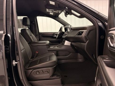 Used 2024 Chevrolet Suburban Premier AWD/4WD image 12
