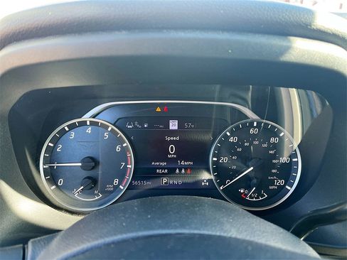 Used 2021 Nissan Titan SV w/ SV Convenience Package image 12