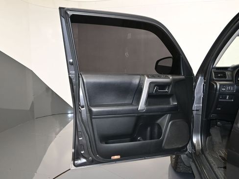 Used 2019 Toyota 4Runner SR5 Premium image 11