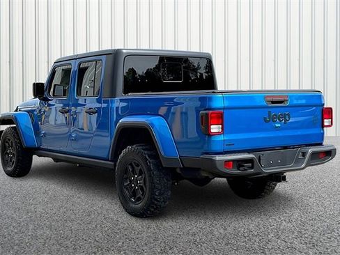 Used 2021 Jeep Gladiator Willys image 11