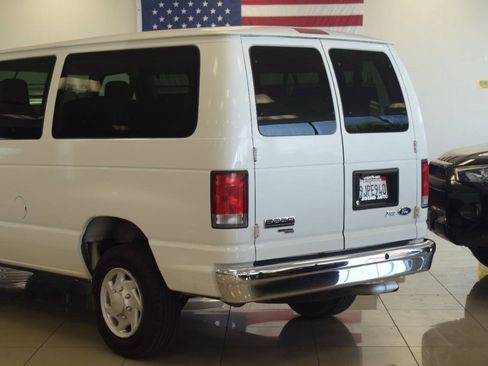 Used 2014 Ford E-350 and Econoline 350 XLT RWD image 25