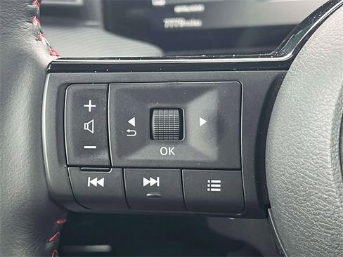 Used 2025 Nissan Kicks SR w/ SR Premium Package image 19