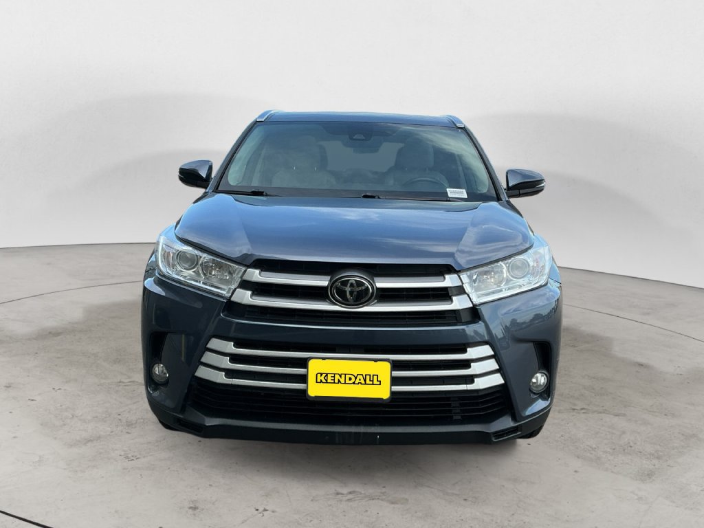 Used 2018 Toyota Highlander XLE AWD/4WD image 3