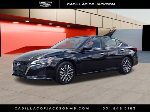 Used 2025 Nissan Altima 2.5 SV FWD image 1