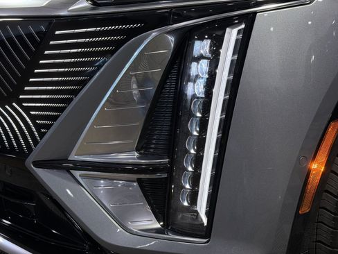 Used 2024 Cadillac Lyriq Luxury AWD/4WD image 14