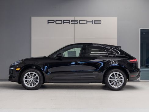 Certified 2025 Porsche Macan image 2