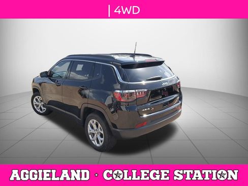 Used 2024 Jeep Compass Latitude AWD/4WD image 4