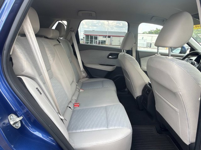 Used 2022 Nissan Rogue SV FWD image 12