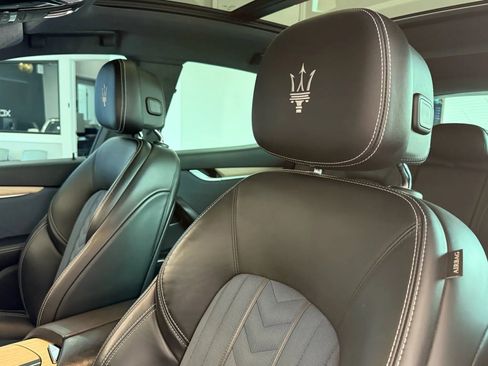 Used 2017 Maserati Levante w/ Luxury Package image 10