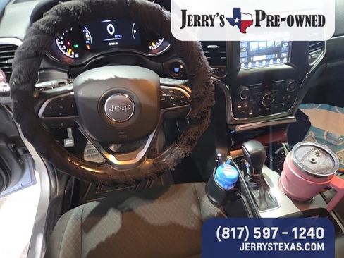 Used 2021 Jeep Grand Cherokee Laredo RWD image 8