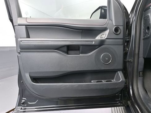 Used 2023 Ford Expedition Limited AWD/4WD image 22