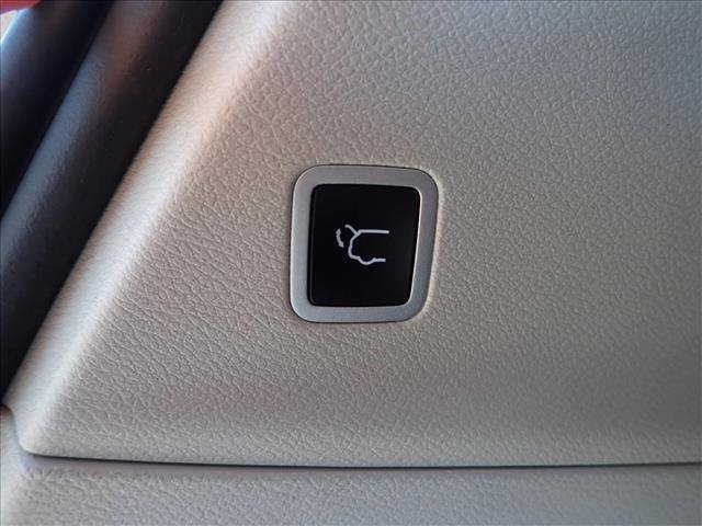 Used 2023 Chrysler Pacifica Touring-L AWD/4WD image 9