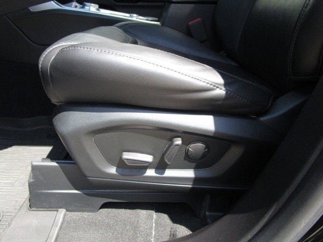 Used 2022 Ford Explorer Platinum w/ Equipment Group 601A AWD/4WD image 16