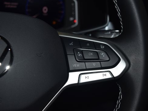 New 2026 Volkswagen Taos SEL image 7