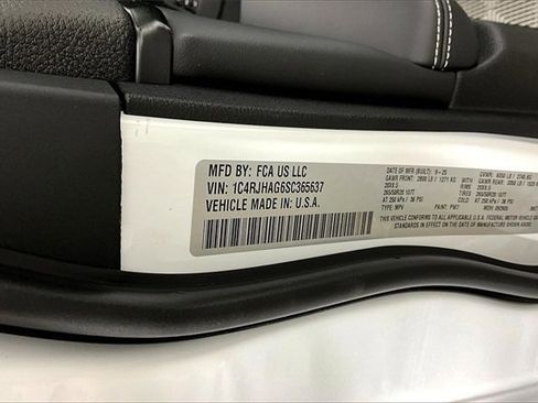 New 2025 Jeep Grand Cherokee Altitude image 14