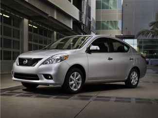Used 2014 Nissan Versa SV FWD video 1