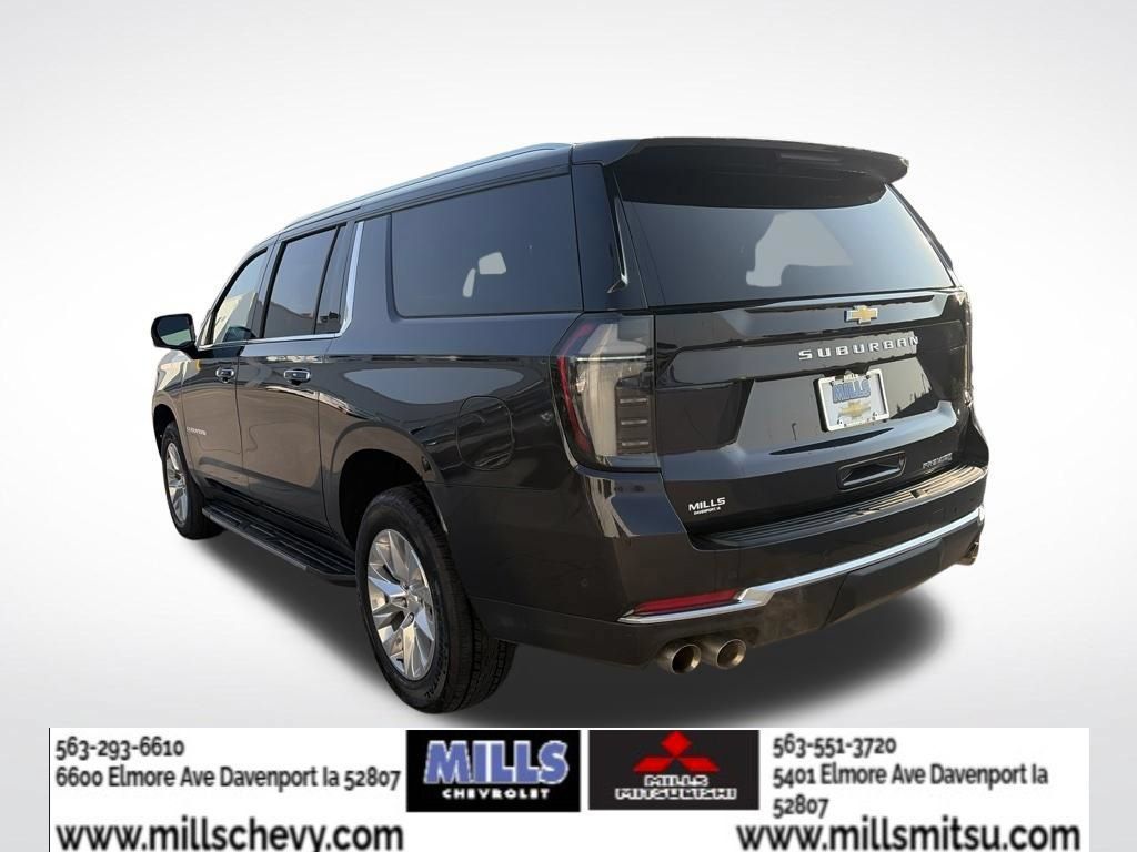 Used 2025 Chevrolet Suburban Premier AWD/4WD image 3