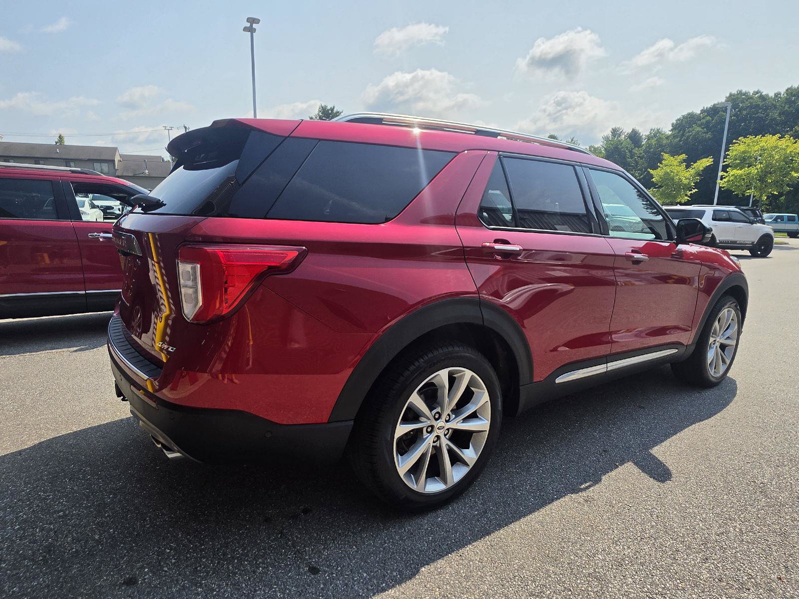 Used 2021 Ford Explorer Platinum w/ Equipment Group 601A AWD/4WD image 3
