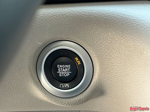 Used 2023 Chrysler Voyager LX FWD image 25