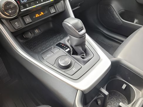 Used 2023 Toyota RAV4 XLE Premium image 44