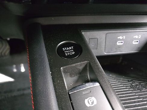 Used 2025 Nissan Kicks SR image 32