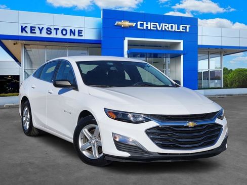 Used 2022 Chevrolet Malibu LS image 1