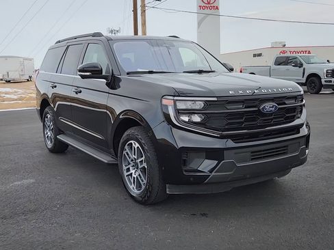 Used 2025 Ford Expedition Active image 5