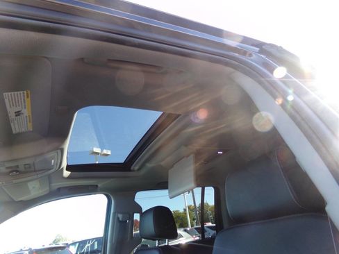 Used 2015 Chevrolet Suburban LTZ image 10