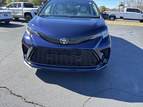 New 2026 Toyota Sienna XSE image 2