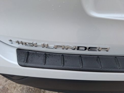 Used 2022 Toyota Highlander XLE image 13