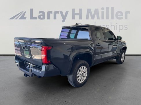 Certified 2025 Toyota Tacoma SR5 AWD/4WD image 5
