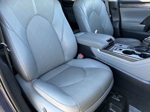 Used 2021 Toyota Highlander Platinum image 10