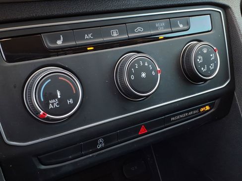 Certified 2023 Volkswagen Atlas SE FWD image 30