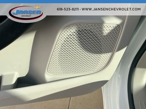 Used 2024 Chrysler Pacifica Touring-L image 23