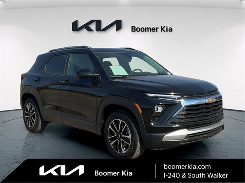 Used 2025 Chevrolet TrailBlazer LT image 3