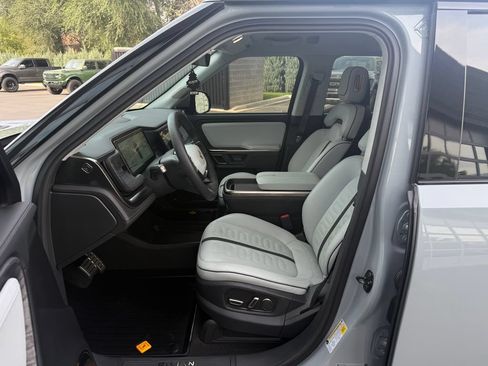 Used 2023 Rivian R1S Adventure AWD/4WD image 18
