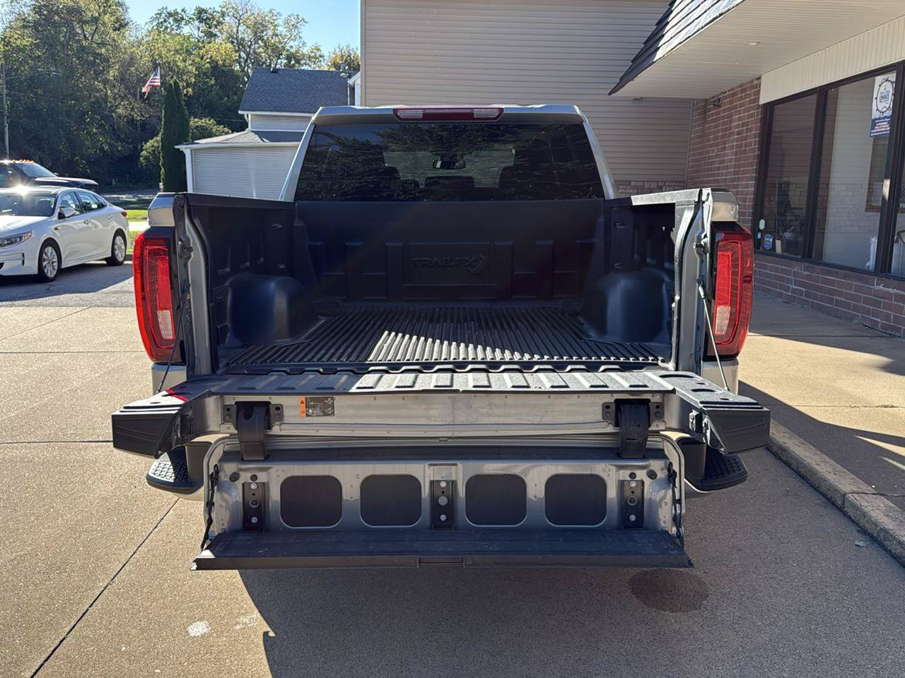 Used 2026 GMC Sierra 1500 SLT AWD/4WD image 24