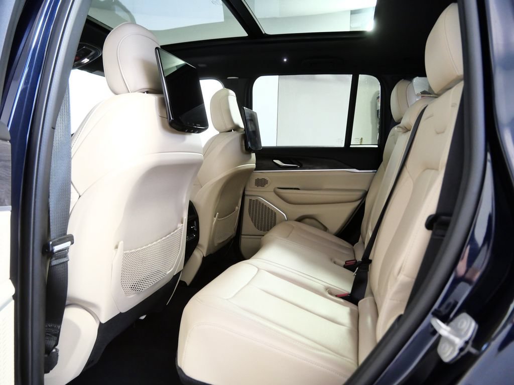 Used 2023 Jeep Grand Cherokee Limited w/ Luxury Tech Group II RWD image 11