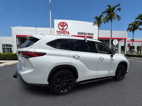 Used 2023 Toyota Highlander Platinum FWD image 7