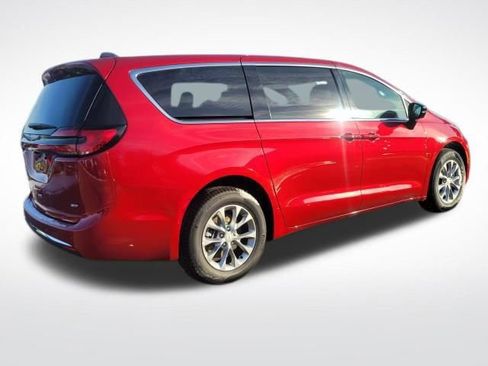 New 2026 Chrysler Pacifica Select image 5