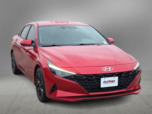 Used 2022 Hyundai Elantra SEL w/ Convenience Package FWD image 2