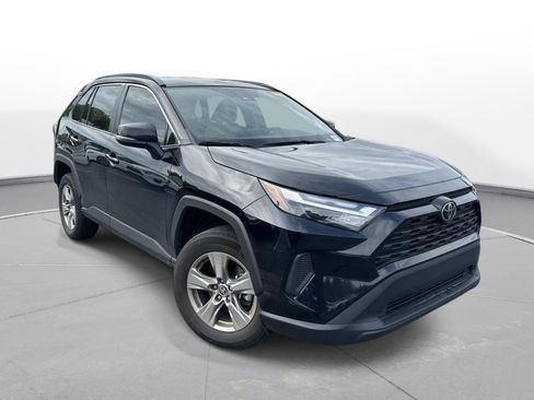 Certified 2023 Toyota RAV4 XLE FWD image 4