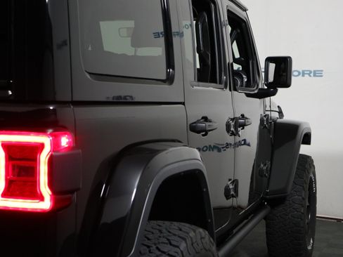 Used 2018 Jeep Wrangler Unlimited Sahara w/ Quick Order Package 24M Moab AWD/4WD image 5