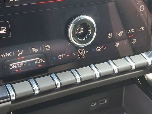 Used 2026 GMC Yukon AT4 AWD/4WD image 14