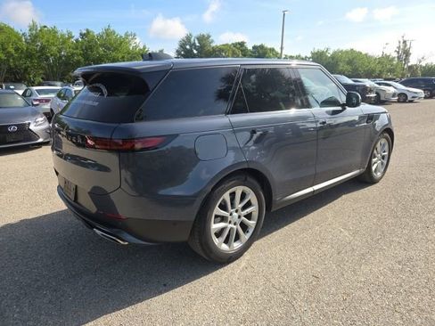 Used 2025 Land Rover Range Rover Sport image 4