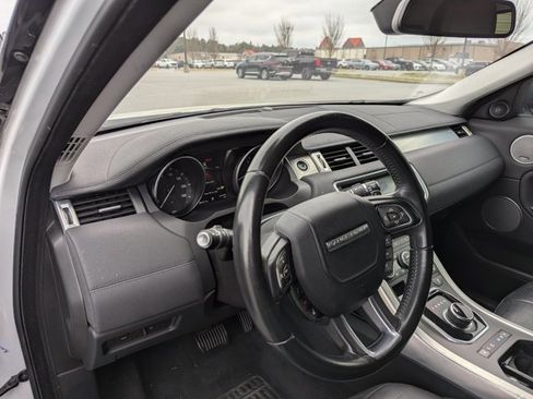 Used 2017 Land Rover Range Rover Evoque SE image 12