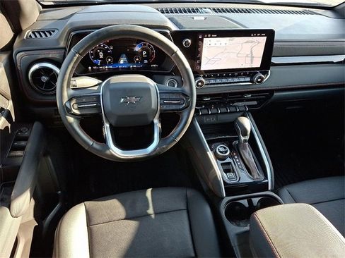 Used 2025 Chevrolet Colorado Z71 w/ Technology Package image 2