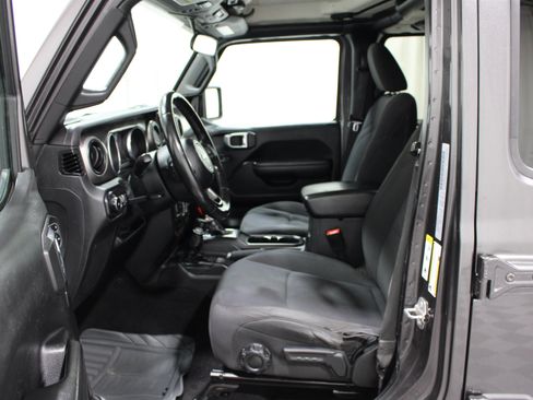 Used 2018 Jeep Wrangler Unlimited Sport S AWD/4WD image 3